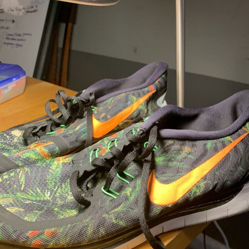 Nikes - Picture 4 of 5